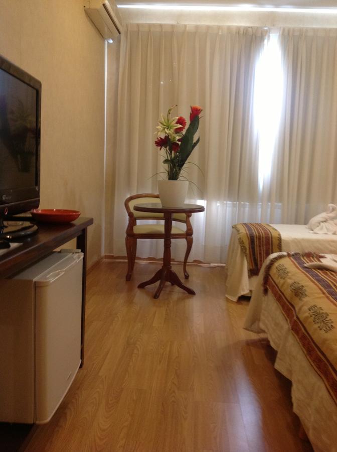 Hotel Las Maras Пуерто Мадрин Екстериор снимка